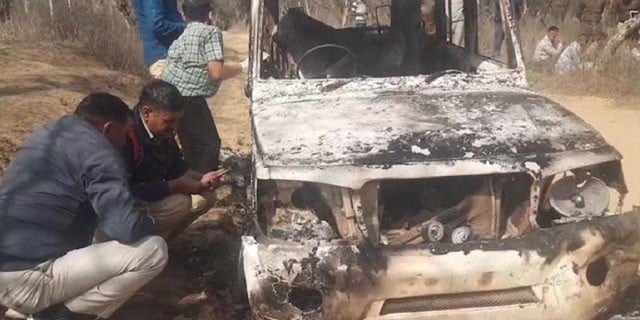 بھارت؛ جنونی ہندوؤں نے دو مسلم نوجوانوں کو گاڑی سمیت زندہ جلادیا